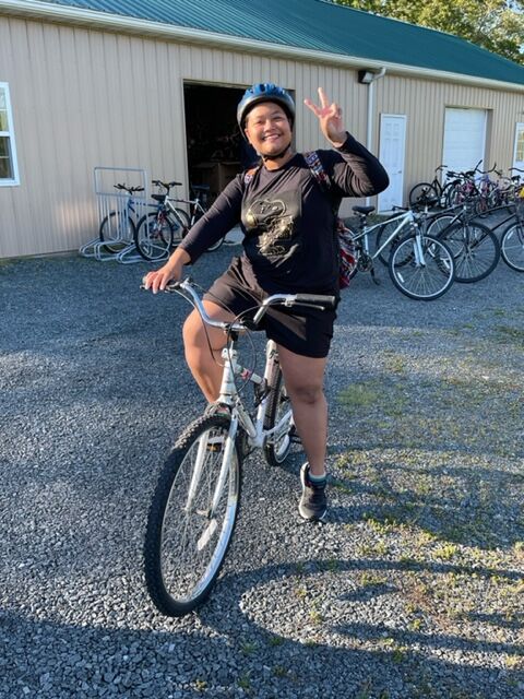 Bicyclist with helmet (copy) (copy)